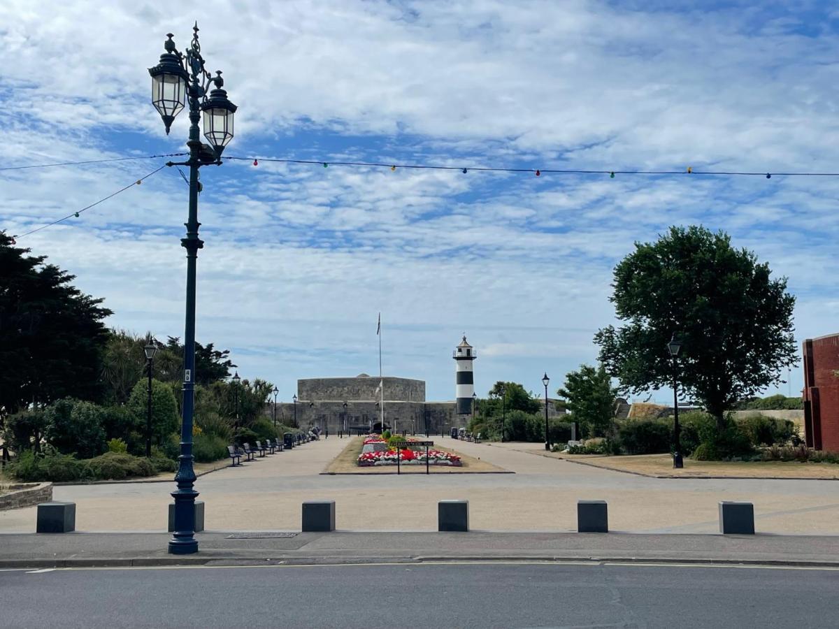 Southsea, Portsmouth - Two Bedroom Apartment - Newly Refurbished Throughout - Treetop Sea Views Esterno foto