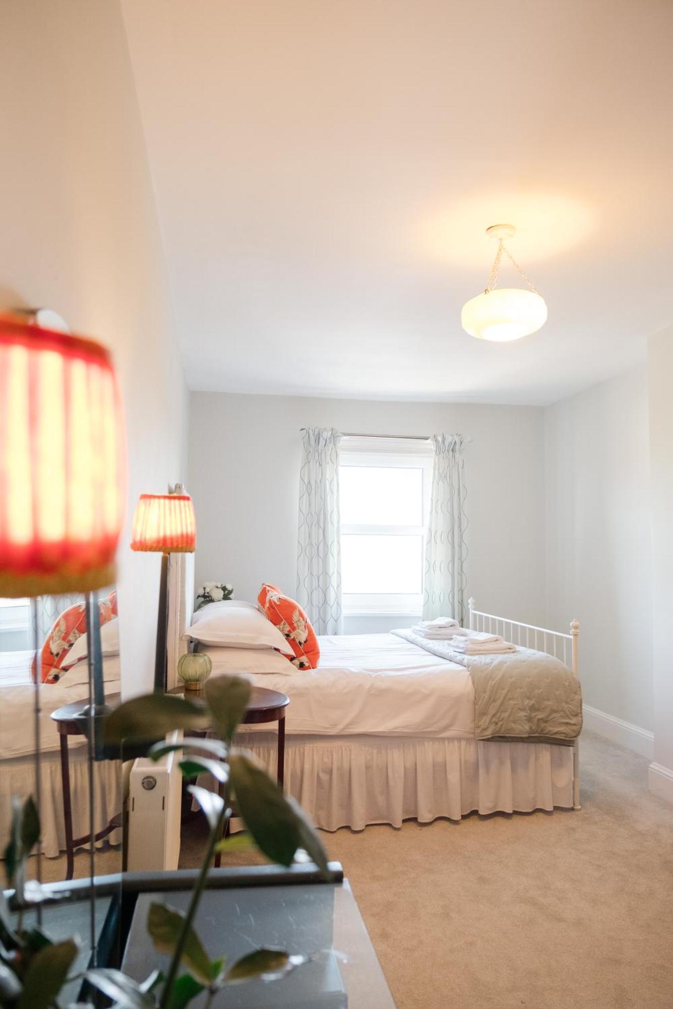 Southsea, Portsmouth - Two Bedroom Apartment - Newly Refurbished Throughout - Treetop Sea Views Esterno foto